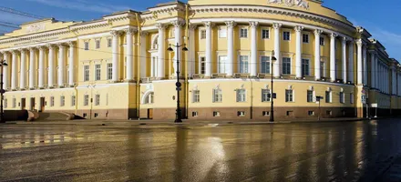 Обложка: Квест-экскурсия «От Исаакия до Стрелки Васильевского острова» в Санкт-Петербурге