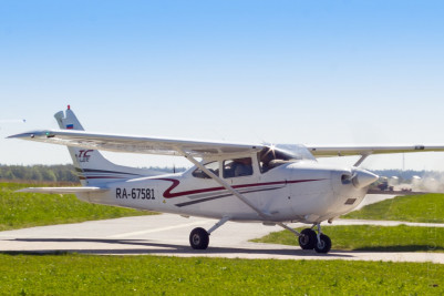 Полет на самолете Cessna 172 для двух или трех человек в Санкт-Петербурге