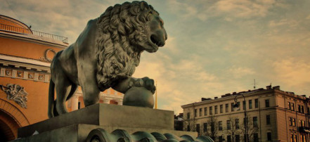 «Львы, живущие в городе» — автобусная экскурсия-игра для школьников в Санкт-Петербурге: Фото 3