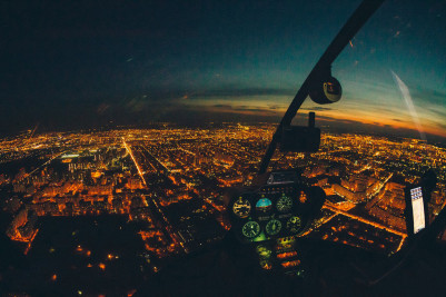 Полет на вертолете над ночной Москвой