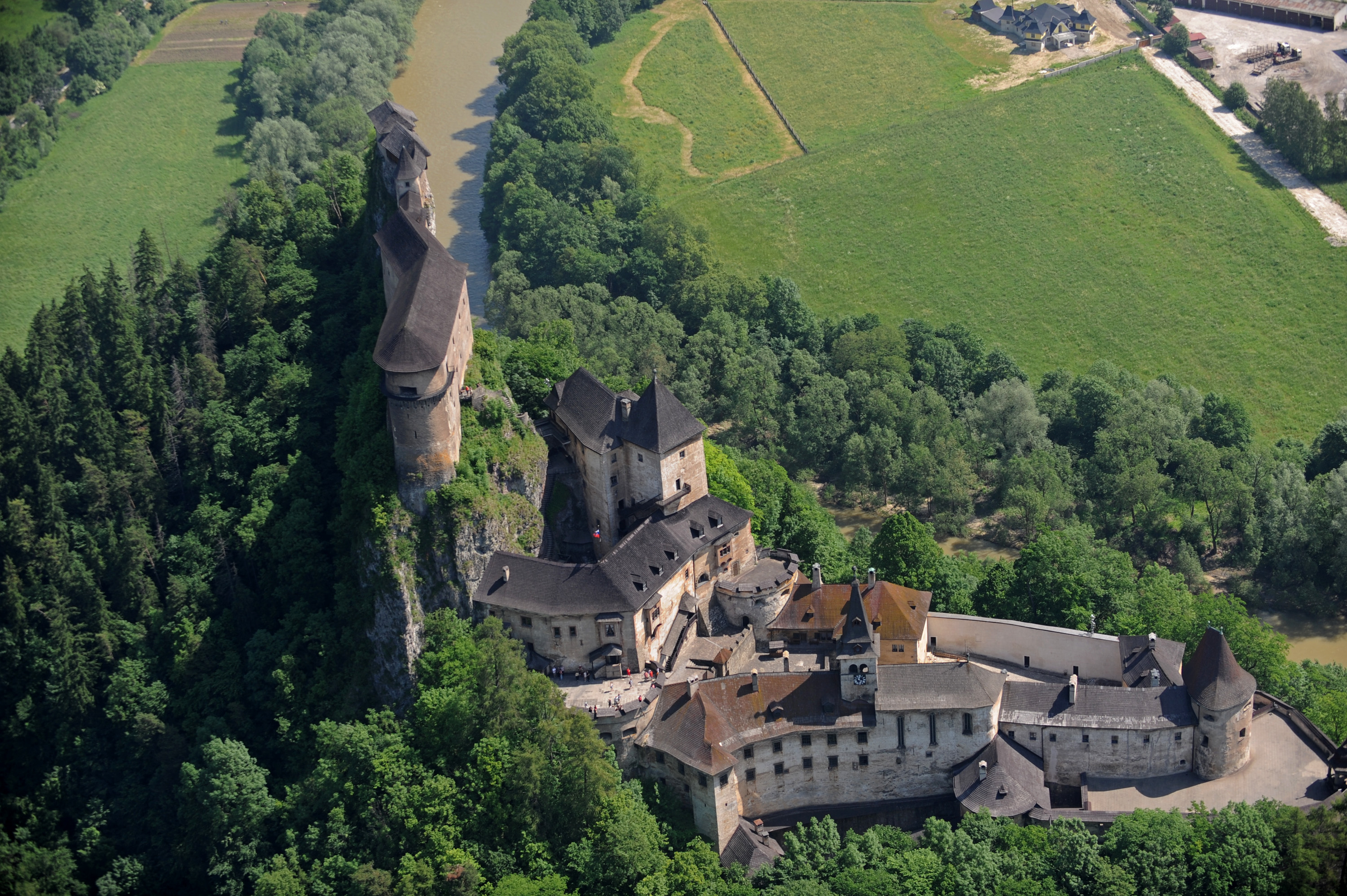 M castle. Замок Оравский град. Замок орава Словакия. Оравский град Словакия. Оравски-Подзамок.