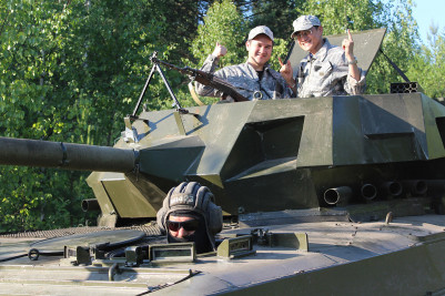 Катание на бронетехнике со стрельбой на полигоне «Передовая» в селе Макарово