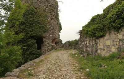 Келасурская стена в Абхазии