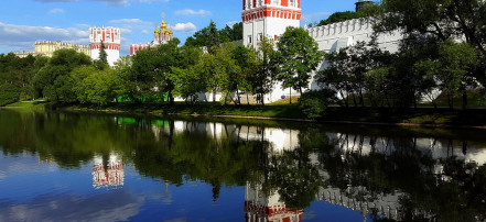 Пешая групповая экскурсия в Новодевичий монастырь и Некрополь в Москве