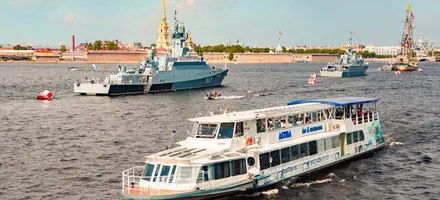 Обложка: Праздничный круиз «Парад военных кораблей» на день ВМФ 26 июля 2020